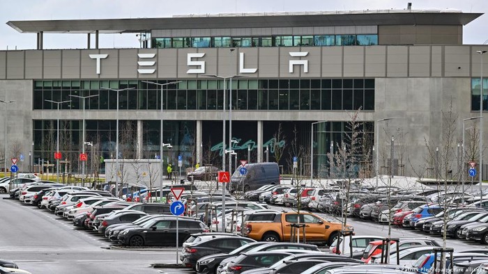 Terhadang Hutan, Tesla Tunda Ekspansi Pabrik EV di Jerman