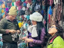 Nepal Adalah Surga Belanja, Sangat Terjangkau dan Begini Suasananya