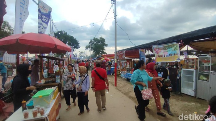 UMKM di Pulau Kemaro ramai pembeli.