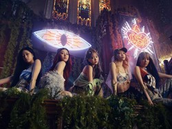 LE SSERAFIM Dikritik Syuting di Gereja, Membernya Pakai Gaun Seksi di Altar