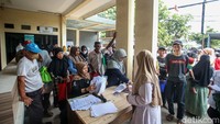 Pemerintah melalui Perum Bulog terus menggeber penyaluran bantuan pangan beras (BPB) guna mengatasi dampak gejolak harga pangan pokok tersebut. 