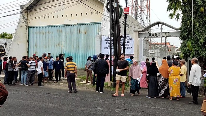 Warga di Lamongan demo keberadaan tower