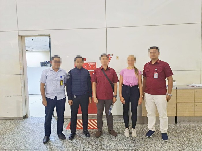 Kantor Imigrasi (Kanim) Kelas II TPI Singaraja mendeportasi warga  Republik Ceko berinisial DP (33), melalui Bandara I Gusti Ngurah Rai, Kamis (22/2/2024). DP menjadi instruktur yoga dengan visa VoA.