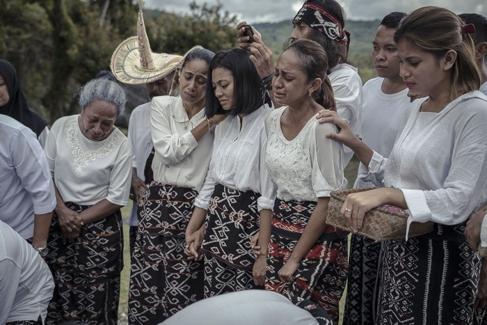 Women From Rote Island Cuplikan adegan dalam film Women From Rote Island.