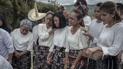 Linda Adoe dan Irma Rihi, Wanita Kuat di Women From Rote Island