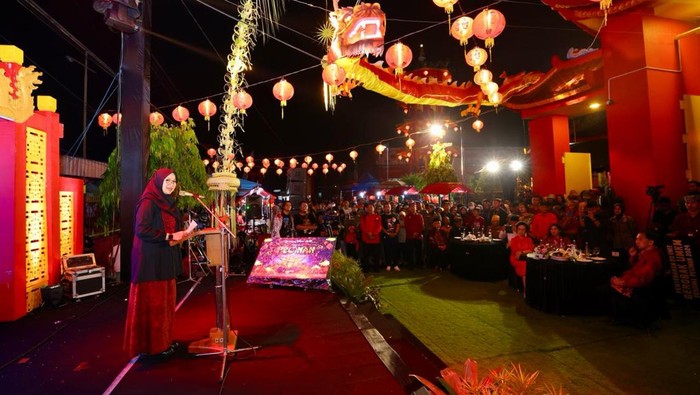 Bupati Ipuk membuka Festival Pecinan