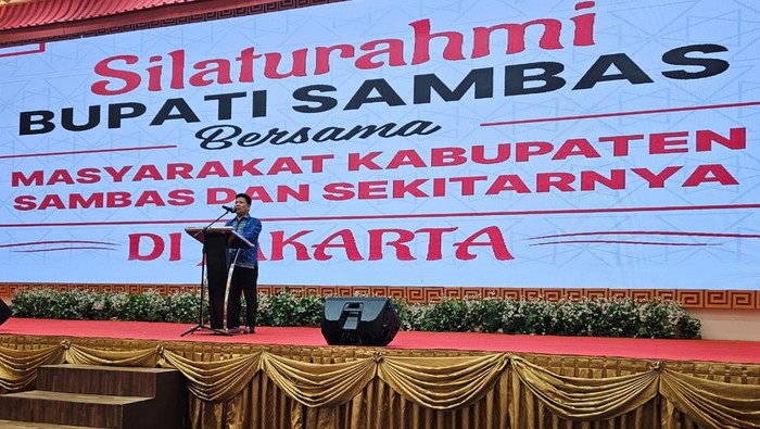 Bupati Sambas Gelar Silaturahmi Bangun Kampung Halaman Bupati Sambas H. Satono, menggelar silaturahmi bersama investor, pengusaha nasional, tokoh dan masyakarat Kabupaten Sambas di Jakarta. Ini potretnya.