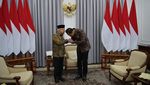 Momen AHY Bertemu Wapres Maruf: Saling Hormat hingga Bersalaman