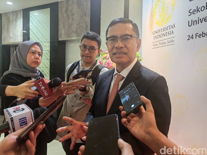 Eks Menperin Saleh Husin Lulus Doktor UI, Sebut RI Perlu Bandel soal Hilirisasi