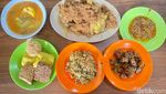 Gurih Nikmat! Ayam Goreng Legendaris di Bogor Bertabur Serundeng
