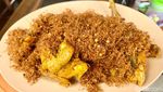 Gurih Nikmat! Ayam Goreng Legendaris di Bogor Bertabur Serundeng