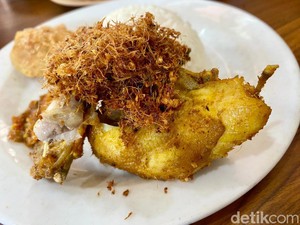 Enaknya Melegenda! Racikan Ayam Goreng Ini Sudah Bertahan Puluhan Tahun