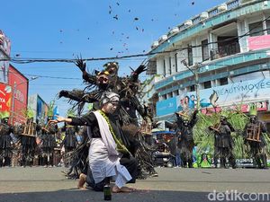 Melihat Kemeriahan Festival Kirab Budaya Janur di Kota Banjar