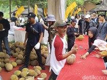 Semerbak Wangi 6.000 Durian Super di Festival Durian Kuningan