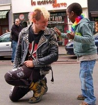 Kumpulan Foto Humanis yang Menguras Emosi