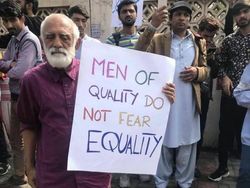 Deretan Foto Humanis yang Bikin Haru dan Menguras Emosi