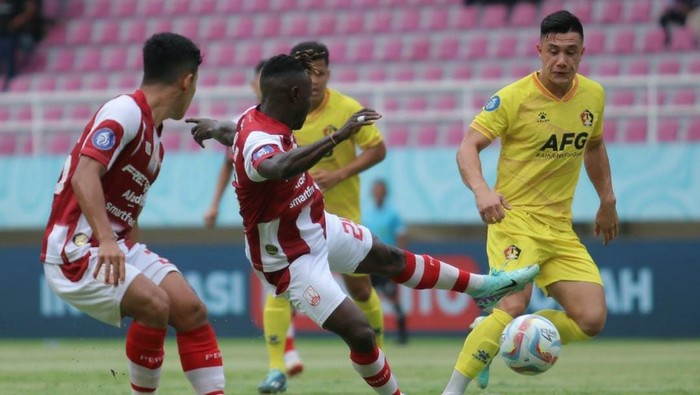 Laga Persis Solo vs Persik Kediri