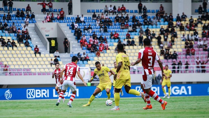 Laga Persis vs Persik