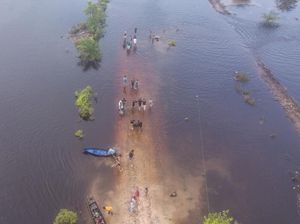 Lokasi Banjir di Gunung Mas Jadi Tempat Wisata Dadakan