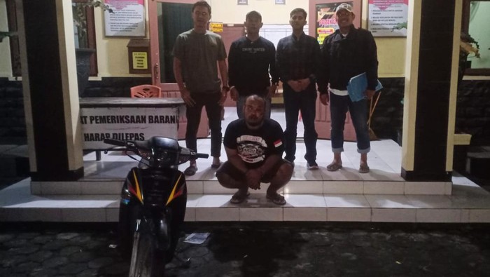 Barang bukti sepeda motor diamankan di Polsek Ceper.