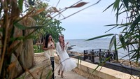 Mengusung konsep tropis modern dan sentuhan desain rumah tradisional Lombok, setiap sudut Paus Cottage menggambarkan harmoni antara alam dan kemewahan. Interior yang elegan dibantu oleh desainer Hadi Prana dan nuansa yang tenang menciptakan suasana yang sempurna untuk bersantai dan menikmati momen bersama keluarga.
