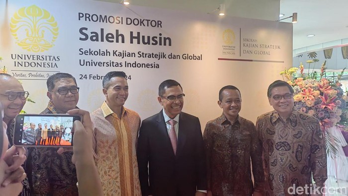 Menteri Investasi/Kepala BKPM Bahlil Lahadalia di Sidang Doktor Eks Menperin Saleh Husin di UI Depok.