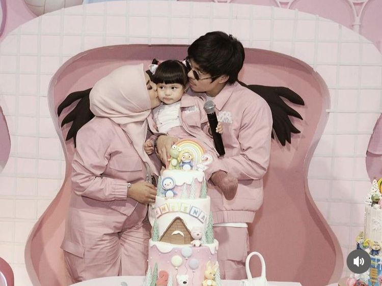 Momen Gemas Ameena Rayakan Ulang Tahun hingga Ikut Lomba Makan Kerupuk