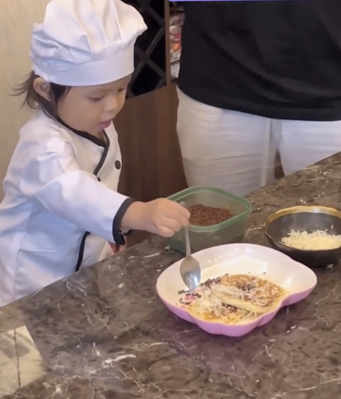 Momen Gemas Ameena Rayakan Ulang Tahun hingga Ikut Lomba Makan Kerupuk