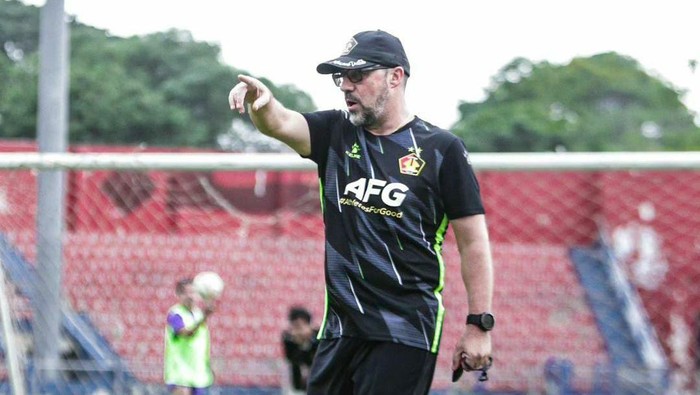Persik Kediri akan melawan Persis Solo dalam laga pekan ke-25 Liga 1 2023/2024. Pelatih Persik Marcelo Rospide mewaspadai penuh sejumlah pemain kunci Persis di pertandingan tersebut.