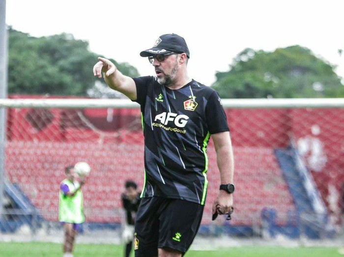Persik Kediri akan melawan Persis Solo dalam laga pekan ke-25 Liga 1 2023/2024. Pelatih Persik Marcelo Rospide mewaspadai penuh sejumlah pemain kunci Persis di pertandingan tersebut.