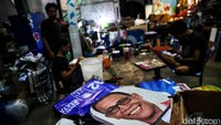 Salah satunya yakni GudRnD yang mencoba mengolah sampah APK menjadi barang yang berguna. Mereka mulai berburu spanduk-spanduk caleg yang ditempel di mana-mana. Usai masa tenang, Gudrnd sudah menerima lebih dari 6 ton APK yang berasal dari beberapa kelurahan terdekat.