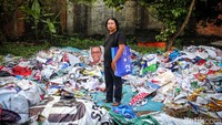 Untung Wicaksono salah satu Founder dari Gudrnd menambahkan bahwa spanduk pvc punya keunggulan yakni bahannya kuat dan tahan air. Cocok untuk dibuat multiplek.