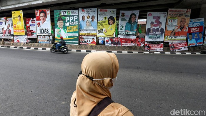 Pemilu Usai, Sampah Sisa APK Kemana? Indonesia baru saja selesai merayakan pesta demokrasi lima tahunan untuk menentukan para wakil rakyat. Pemilu usai, kini tersisa sampah alat peraga kampanye yang berserakan. Kemana?
Sampah-sampah sisa Alat Peraga Kampanye (APK) itu kemana?