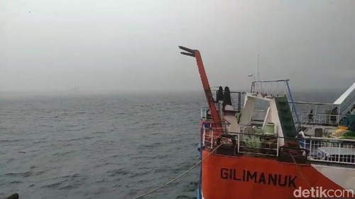 Penyebrangan di Lintas Ketapang-Gilimanuk ditunda akibat cuaca buruk, Sabtu (24/2/2024).