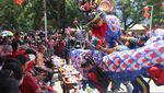 Cap Go Meh di Singkawang : Wisatawan dan Warlok Tumplek-blek