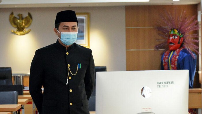 Plt Sekretaris DPRD DKI Jakarta Augustinus (dokumentasi situs DPRD DKI Jakarta)