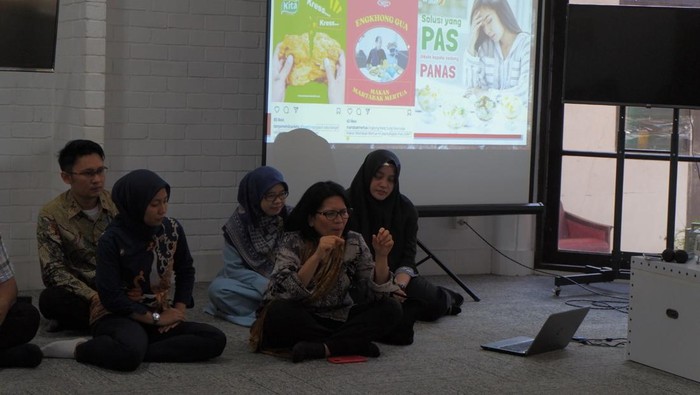 Peruri rutin menggelar pelatihan bagi UMKM yang diselenggarakan di Rumah BUMN Karawang. Rumah BUMN Karawang merupakan tempat membangun Digital Economy Ecosystem melalui pembinaan bagi UMKM untuk meningkatkan kapasitas dan kapabilitas UMKM itu sendiri, di bawah naungan Peruri. Pelatihan UMKM yang diselenggarakan Peruri ini rutin dilakukan setiap bulannya, diikuti oleh UMKM Binaan Peruri dan pelaku UMKM umum lainnya.
