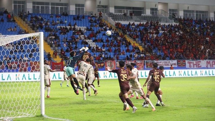 PSM Makassar melawan Bali United di Stadion Batakan dalam laga Liga 1.