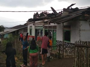 Puting Beliung Bikin Warga Panik Keluar Rumah di Kabupaten Bandung