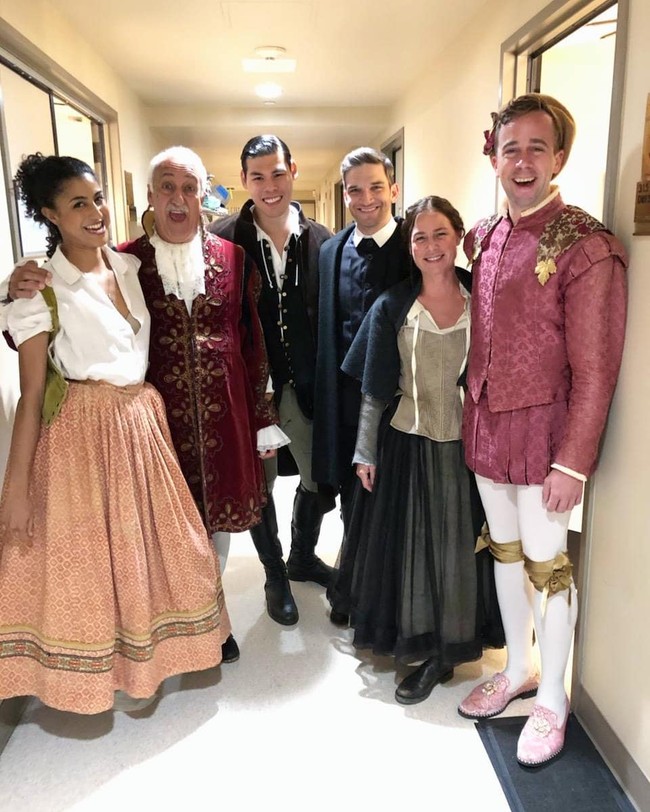 Selain bermain film dan serial, Ruy Iskandar juga sudah banyak berlakon dalam pertunjukkan Broadway. Foto: Instagram Ruy Iskandar