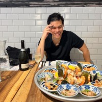 Pria tersebut pun telah beberapa kali muncul dalam serial terkenal, seperti Gotham, The Blacklist, dan Benders. Foto: Instagram Ruy Iskandar