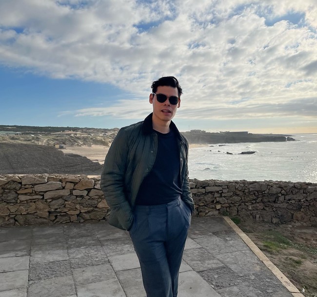 Sebelum bermain dalam Avatar, Ruy juga pernah terlibat dalam sejumlah proyek Hollywood, seperti Yes Day di mana ia beradu akting dengan Jenna Ortega.   Foto: Instagram Ruy Iskandar