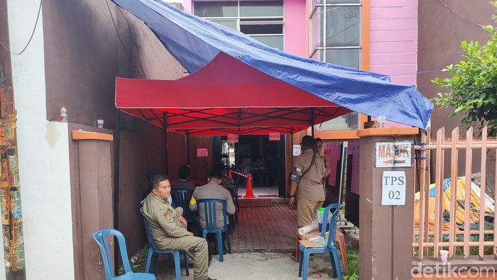 Suasana di TPS 02 Ketintang Saat Pemungutan Suara Ulang