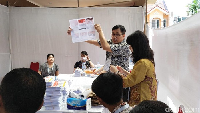 Suasana perhitungan suara di 5 TPS yang menyelenggarakan pencoblosan lanjutan di Jakut (Tina/detikcom).