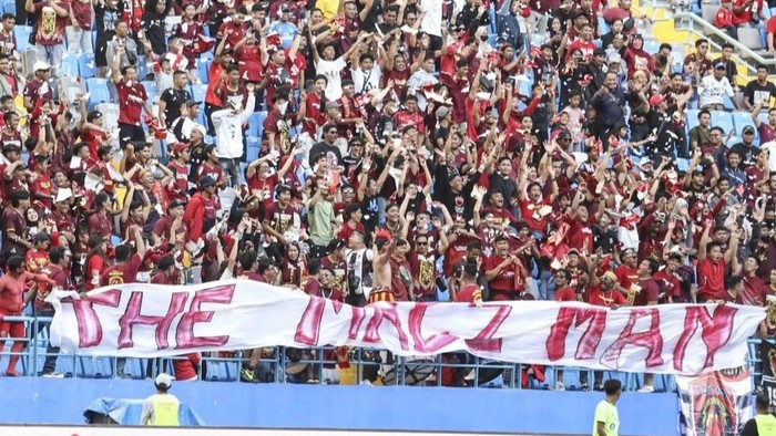 Suporter PSM Makassar memadati Stadion Batakan.