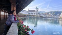 Tanaman hias di sepanjang Jembatan Kapel, Swiss.
