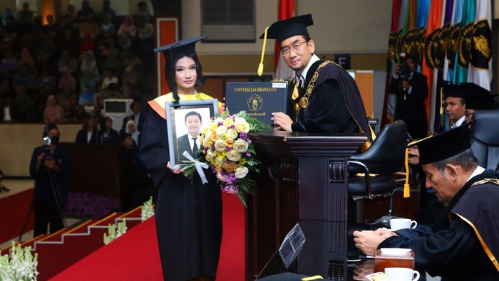 Wisuda Universitas Braijaya