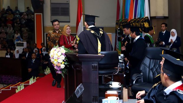 Wisuda Universitas Braijaya