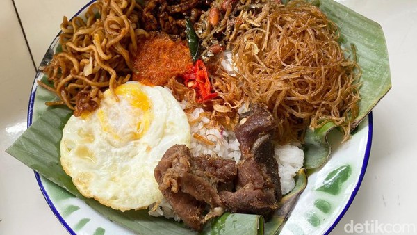 Berusia 134 Tahun, Nasi Uduk Legendaris Aneka Lauk Ini Diantre di Bogor