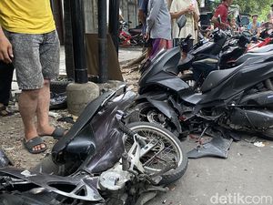 Ambulans Berlogo Partainya Tabrak 5 Motor, Demokrat Surabaya Buka Suara